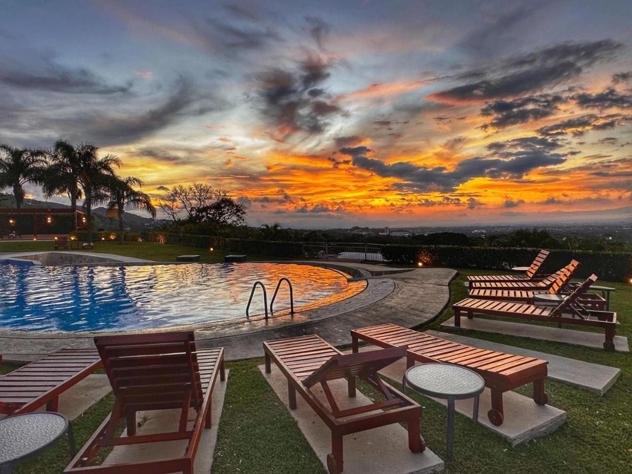 Cr Mariposa Rentals Comfortable Penthouse, Ac, Pool, Gym, Tennis Santa Ana  Eksteriør billede